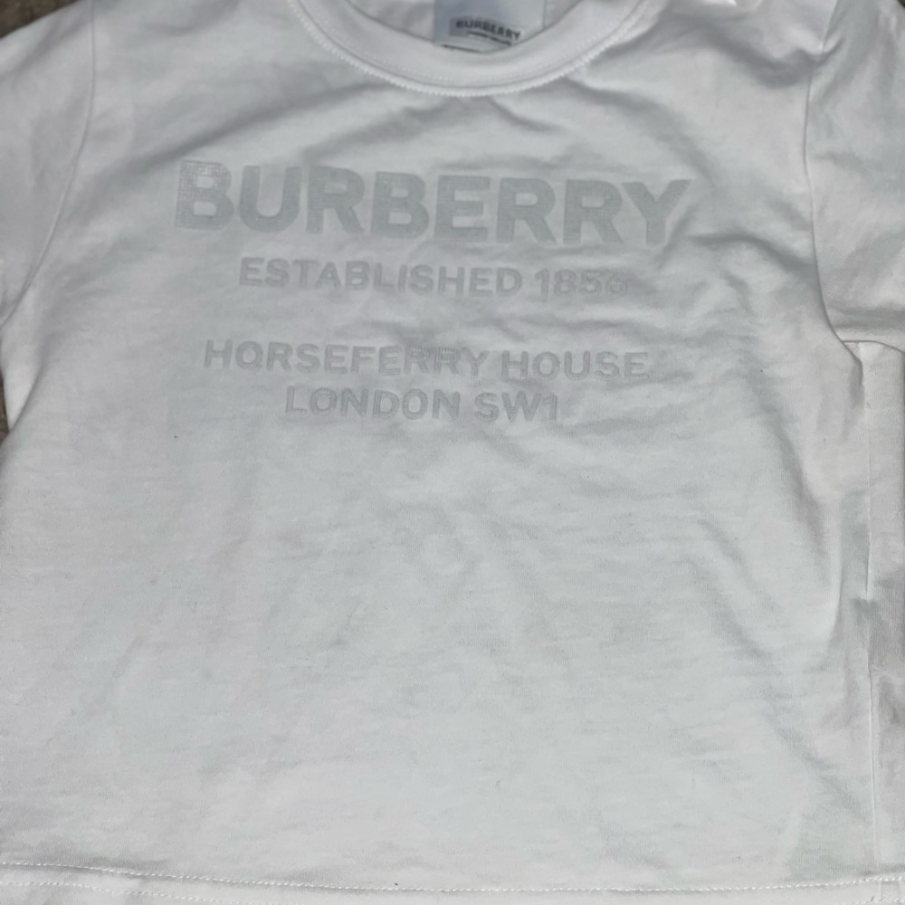 Burberry tee